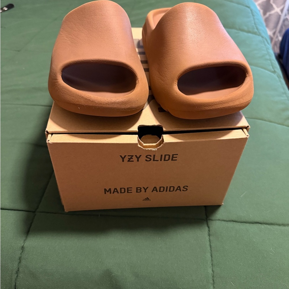 Yeezy Adidas YZY Slides sz 10 Flax